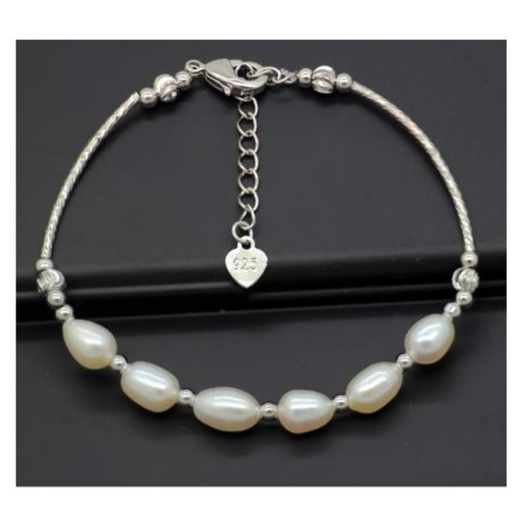 Jewelry - LAST ONE! Silver & White Freshwater Pearl Bracelet